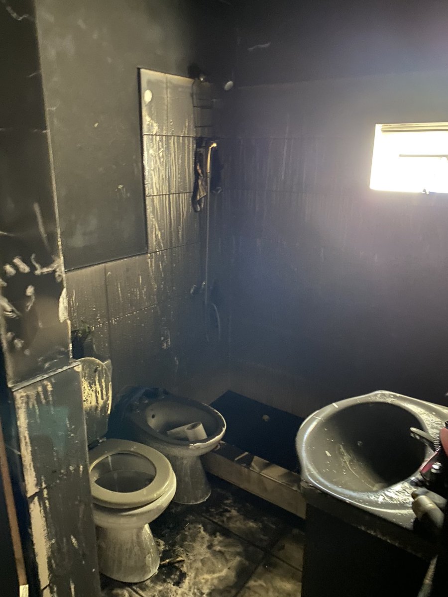 maurosm99's tweet photo. Buenas, hago un llamado a la solidaridad!! Mi abuela hoy sufrió el incendio de su casa y perdió absolutamente todo, cualquier ayuda económica o material sirve y en caso de no poder, compartiendo tmb nos dan una mano.
cbu: 0000003100004268321341 alias: https://t.co/qJV1IcIHDg https://t.co/B18eXESe3X