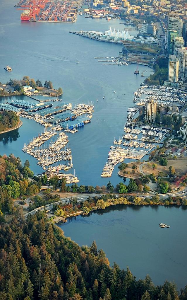 Check out #CoalHarbour & #LostLagoon in #Vancouver 🚁