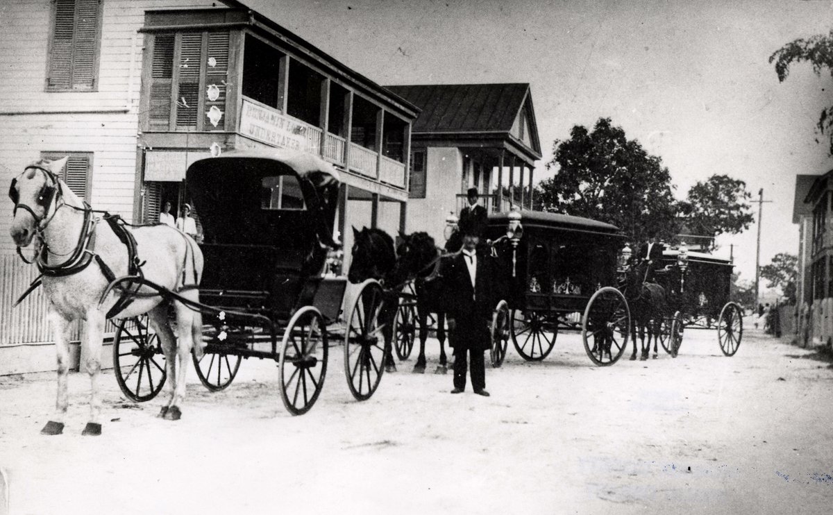 keyslibraries's tweet photo. Keys History 10/15
1923 - Benjamin Lopez, funeral director, undertaker and embalmer, was located at 413 Bahama Street.
More: https://t.co/EPIUehqC9r
#keyslibraries #libraryarchives #funeralhomehistory #keywesthistory https://t.co/Gu9C1JbBS5