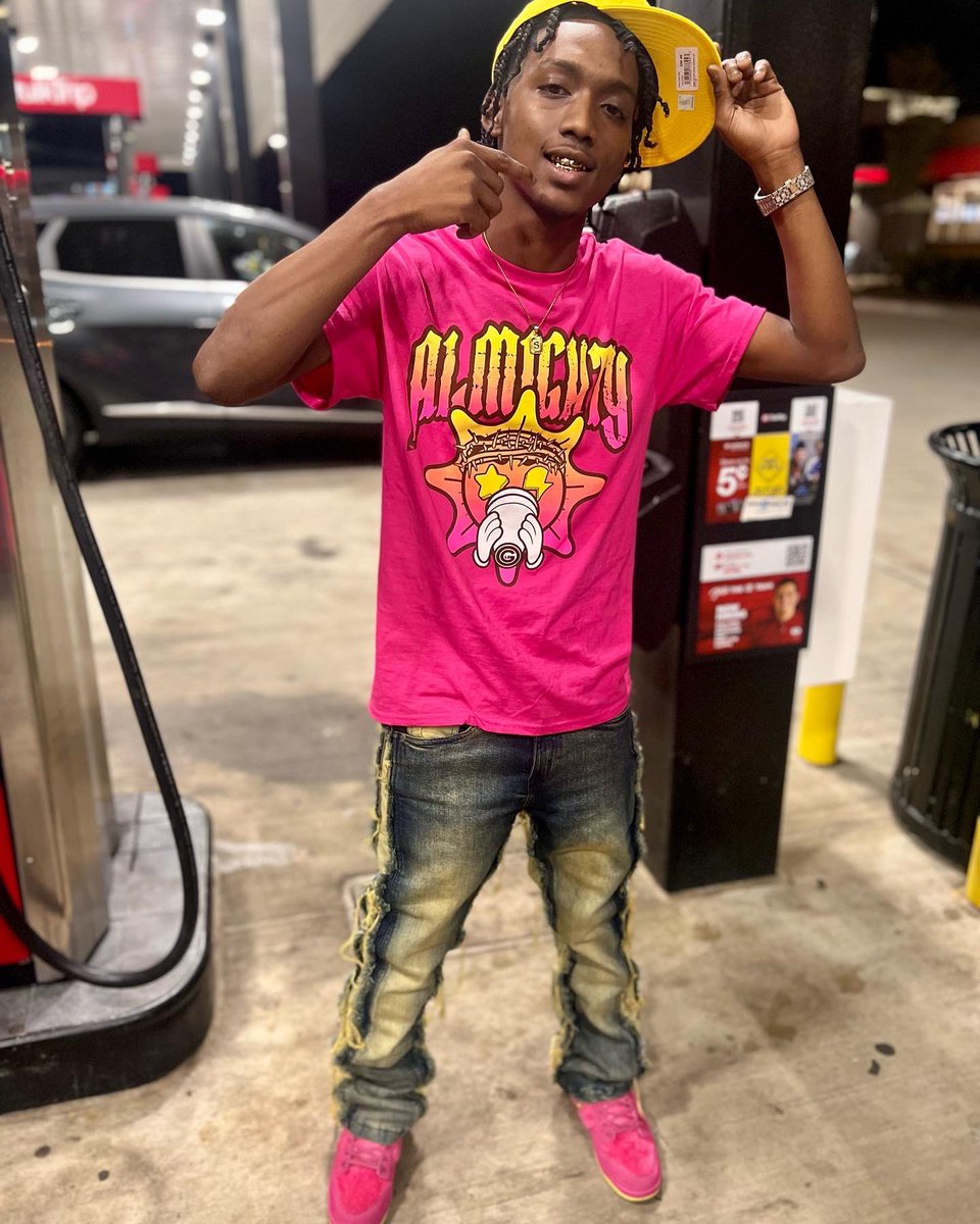 lordxrage's tweet image. I can see you niggas plottin' through my peripheral  Real nigga, they wanna copy my material 
But I'm cut from a different kind of silk than you lil' niggas 🔥💯🤧 #LLMANMAN #FreeDairus #LLJ
#2️⃣3️⃣