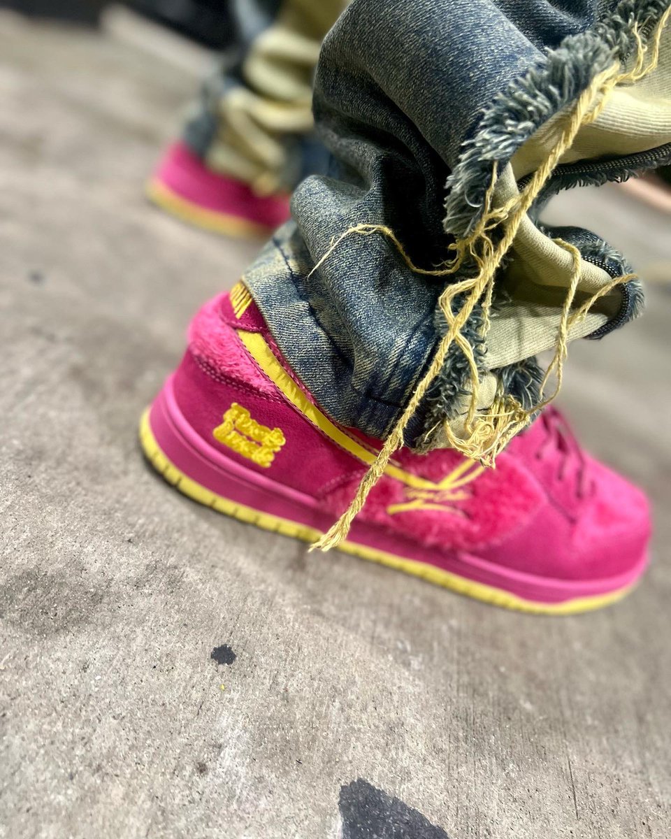 lordxrage's tweet image. I can see you niggas plottin' through my peripheral  Real nigga, they wanna copy my material 
But I'm cut from a different kind of silk than you lil' niggas 🔥💯🤧 #LLMANMAN #FreeDairus #LLJ
#2️⃣3️⃣