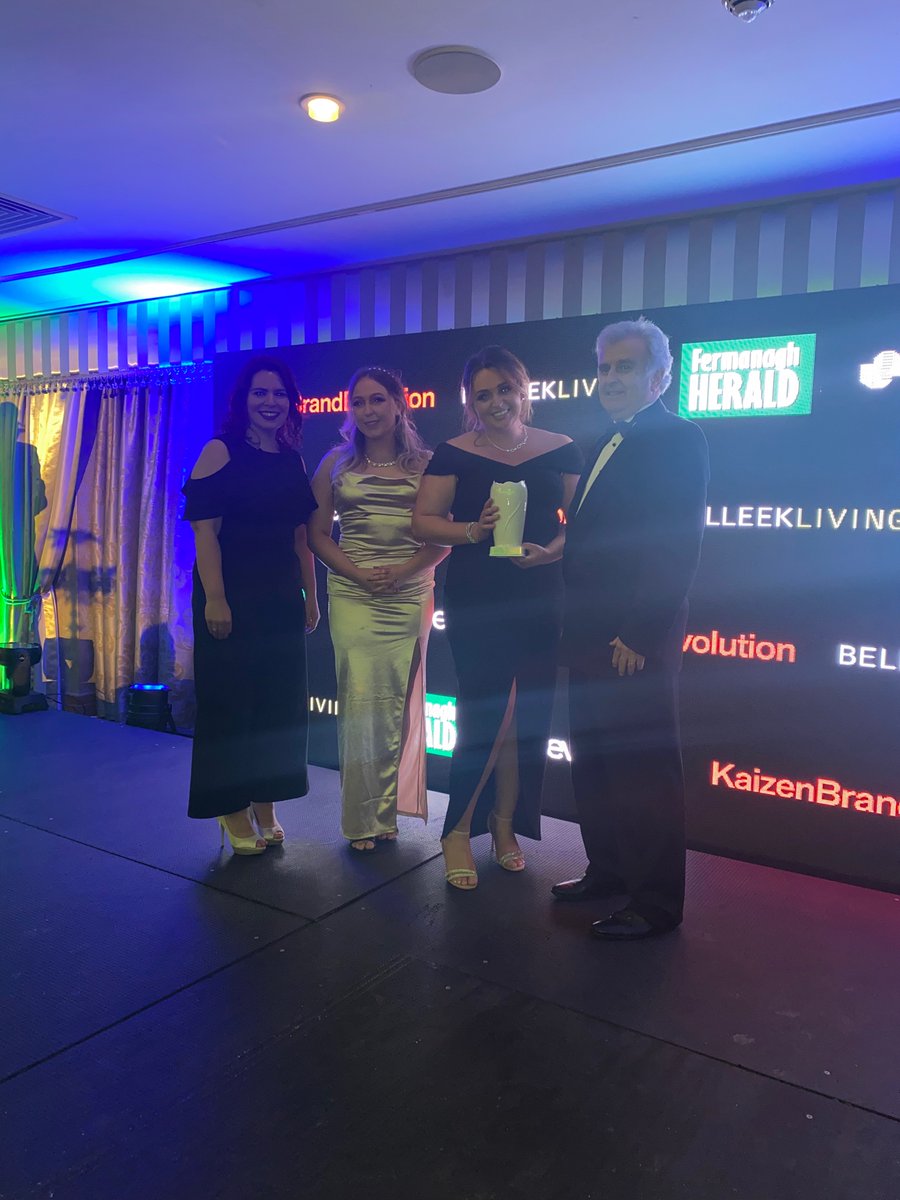 Ferm_Herald's tweet photo. Young Entrepreneur of the Year Award
Next up we have the Young Entrepreneur of the Year Award!
Sponsored by @kaizenbrand
Congratulations to Jessica Shaw, Enniskinn
Highly Commended are: Roisin Murphy & Una Burns
#FHBA22 @Severfieldplc @HomeofBelleek https://t.co/VEb9wlq8XI