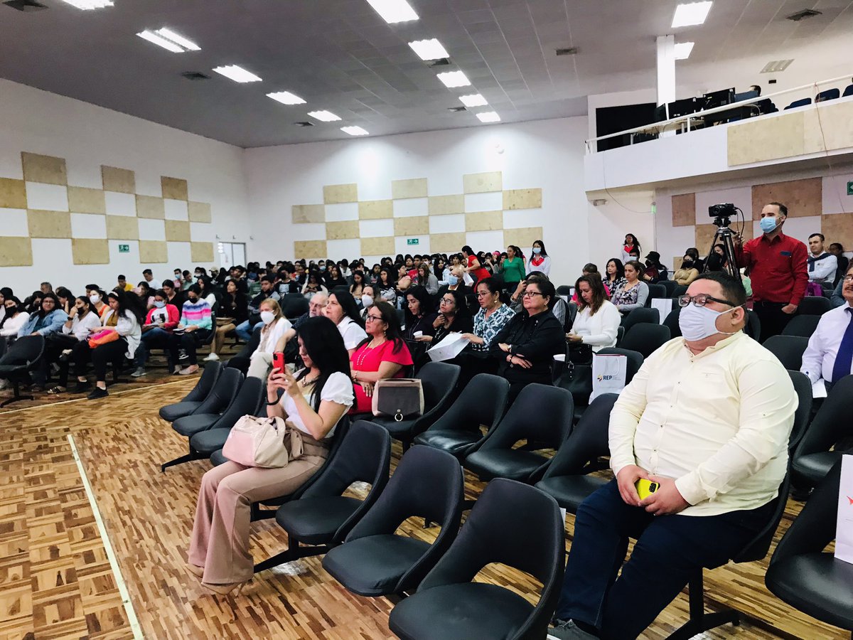 Continúa Primer Simposio Pedagógico en la #Uleam. Este 7 octubre presentan sus ponencias #Josué Habacuc, #Cinthya Game, #Elba Domaccín y #Rosalía Arteaga. Habacuc  dijo qué hay que apostar a las mejoras del sistema educativo