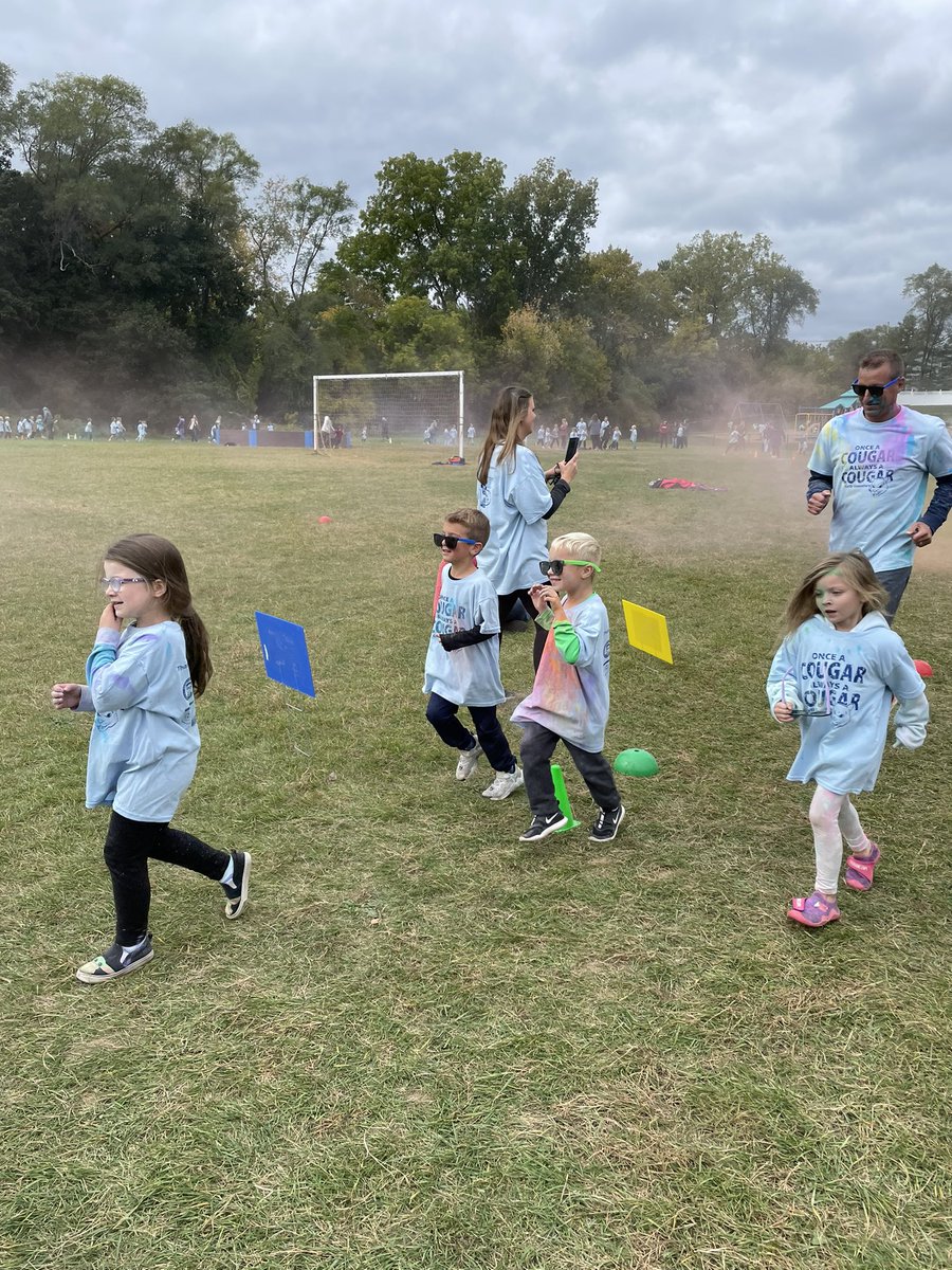 RockwMrsTyler's tweet photo. I love watching my students run for the color run! Thanks to all who donated their time or money to our great school! @KurtzElementary https://t.co/M9pdWZdmjS