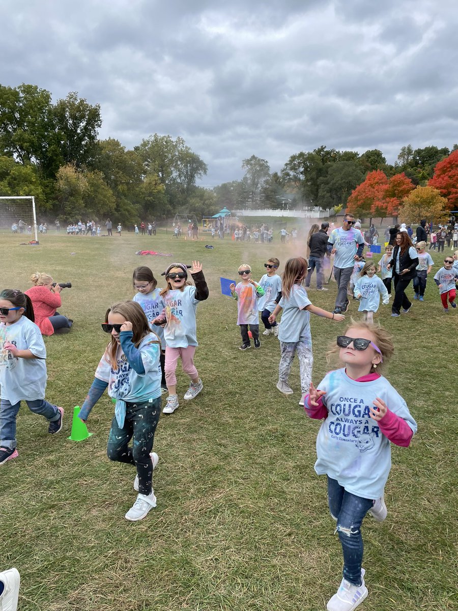 I love watching my students run for the color run! Thanks to all who donated their time or money to our great school! <a href="/KurtzElementary/">Paws the Cougar</a>