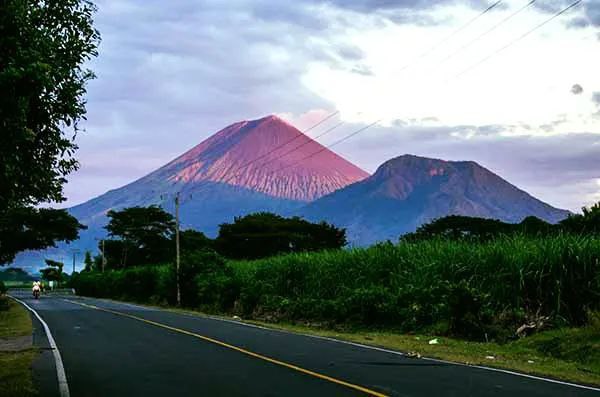 daniela_yassin's tweet photo. Que bella es #Nicaragua #naturaleza #paisajesnaturales #Carretera

@nicol_she @Marga_nic20 https://t.co/WShatTSxK6