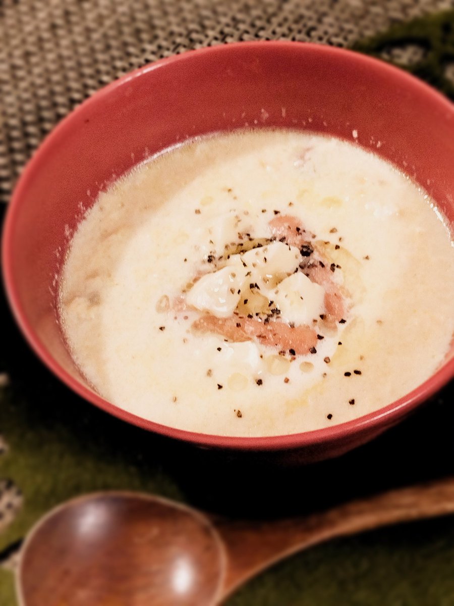 今日は日中温かくなるとのこと☀
まずはスープを1杯食べてお腹を満たしてから三連休を楽しんではいかがでしょう🥣✨
【ポークビッツ入りたまご牛乳スープ】
卵無しやベーコンなどでも美味しいですよ😆