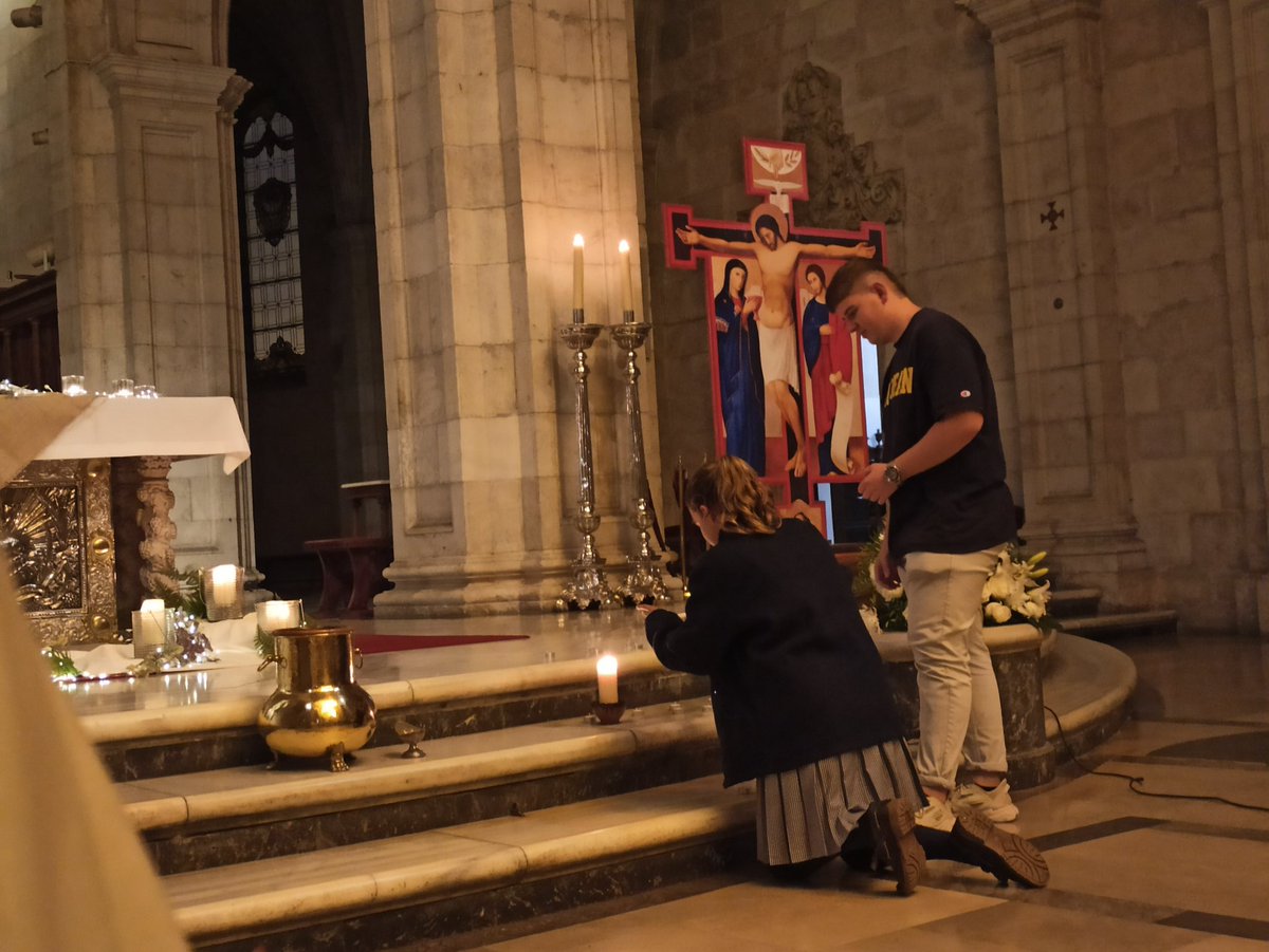 Vuelve octubre y con él las oraciones de jóvenes con el Obispo. Preparada por la zona oriental, más de 50 jóvenes se dieron cita en la Catedral para compartir un rato de oración y encuentro. Os esperamos cada primer viernes de mes. #OJJO 🙏🏻
