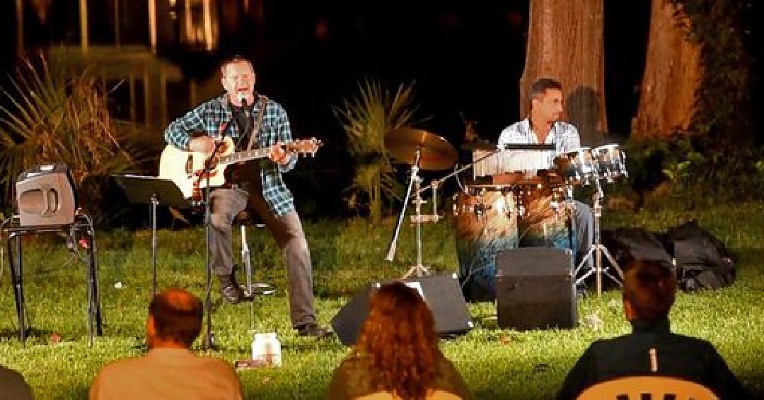 GasparsTT's tweet photo. Bob T Duo tonight! https://t.co/ur7DAfnmze