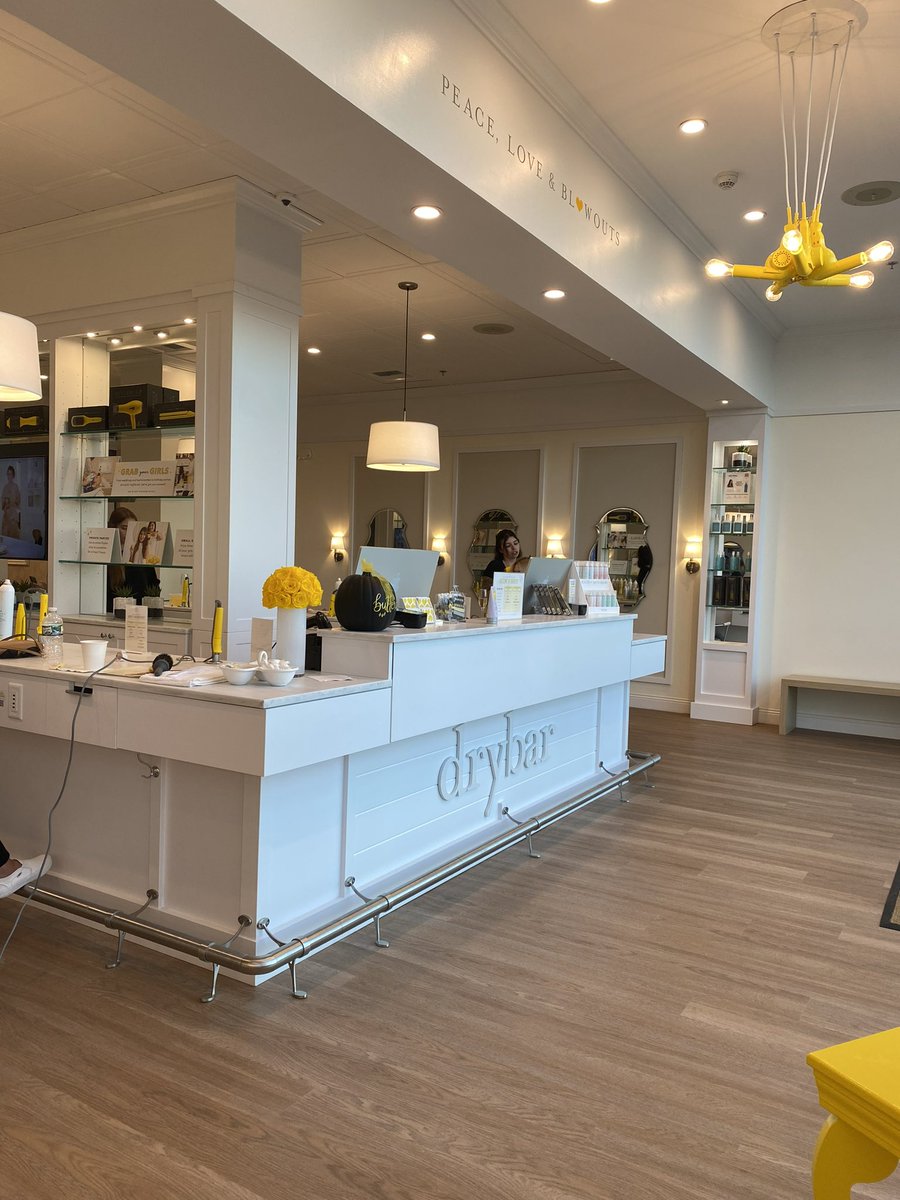 BlakeCommercial's tweet photo. Congrats to client: Black &amp; Yellow LLC on their first #thedrybar Pleasure working with Carpionato Group on this new space at Chapel View in Cranston, RI. More Drybar locations to come in New England. #blakedeal #CRE #wellbizbrands #chapelviewri https://t.co/FPdYS82yge