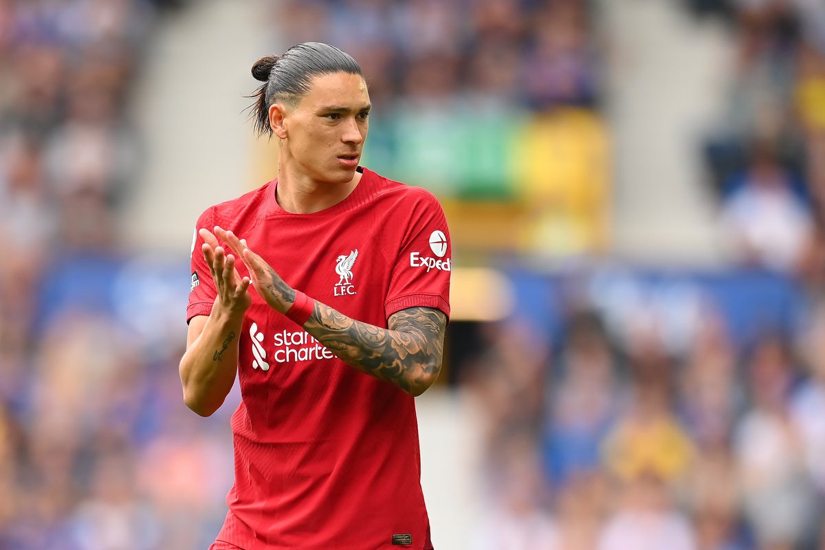 FabrizioRomano's tweet photo. Klopp on Darwin Nunez: “If you could see him finishing in training, you’d think: oh my God! Then he feels the pressure, or these kind of things”. 🔴🇺🇾 #LFC

“He needs to calm himself down, but his movements are exceptional. He needs to keep going”. https://t.co/9uTCGElHvF