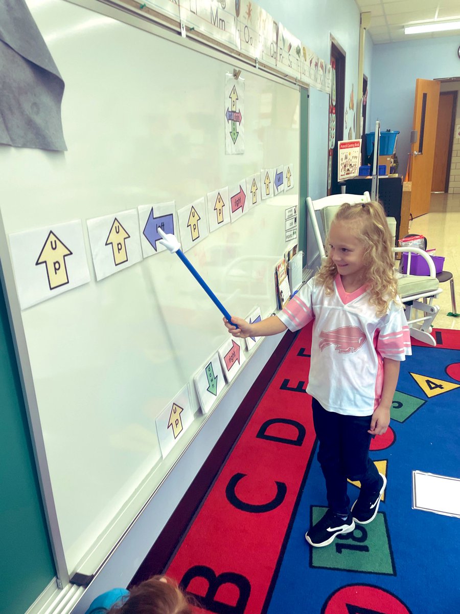 MrsW111's tweet image. BVS kindergarten friends met our robot today! 🤖 They did an amazing job coding him along his path! #codingkinders #hcsdlearns #hcsdcodes