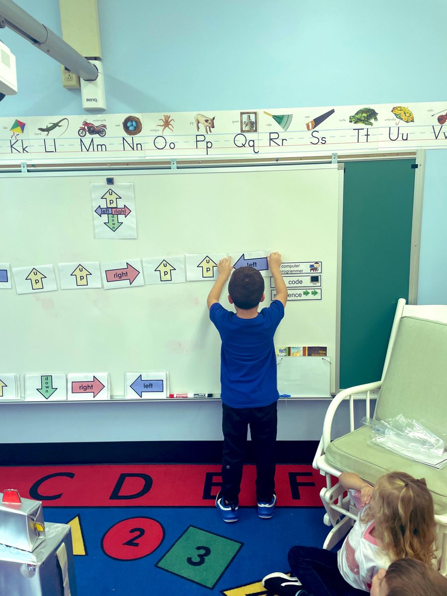 MrsW111's tweet image. BVS kindergarten friends met our robot today! 🤖 They did an amazing job coding him along his path! #codingkinders #hcsdlearns #hcsdcodes