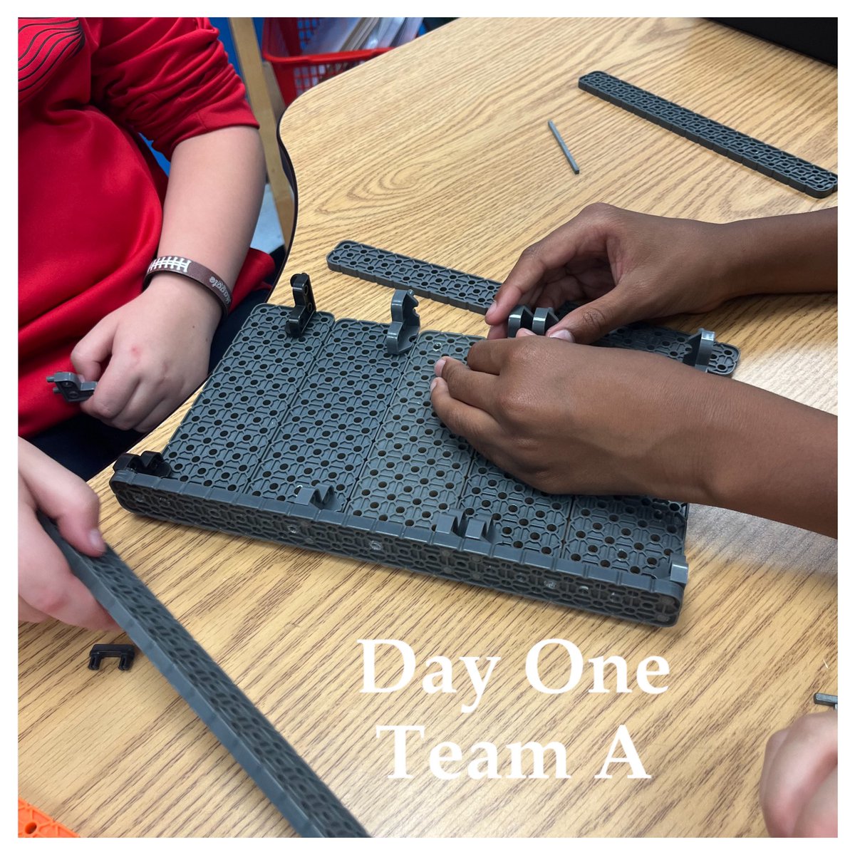 MrsHummel3's tweet photo. @ALESFalconbots had a great first day of practice!   #ashlandsoar Excited to watch the team grow this year! https://t.co/DCfrR5YB0D