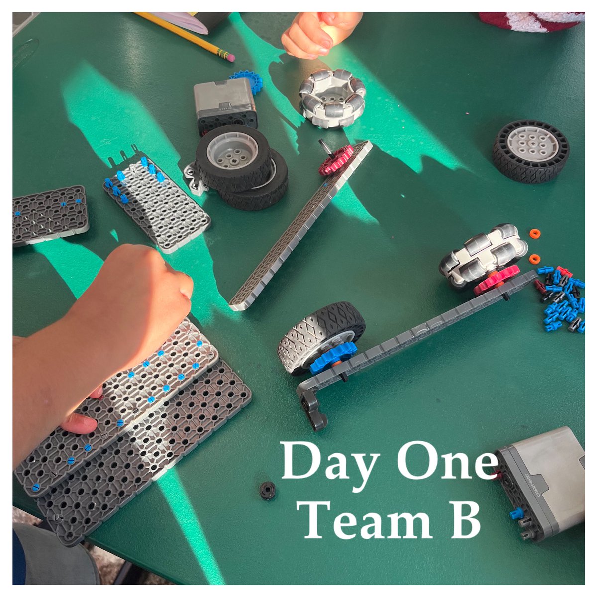MrsHummel3's tweet photo. @ALESFalconbots had a great first day of practice!   #ashlandsoar Excited to watch the team grow this year! https://t.co/DCfrR5YB0D
