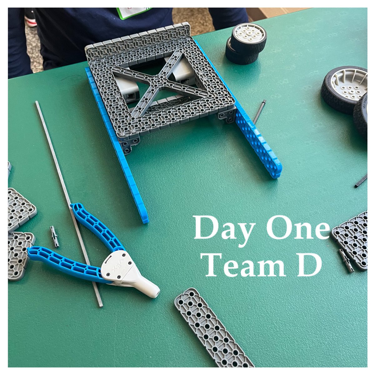 MrsHummel3's tweet photo. @ALESFalconbots had a great first day of practice!   #ashlandsoar Excited to watch the team grow this year! https://t.co/DCfrR5YB0D