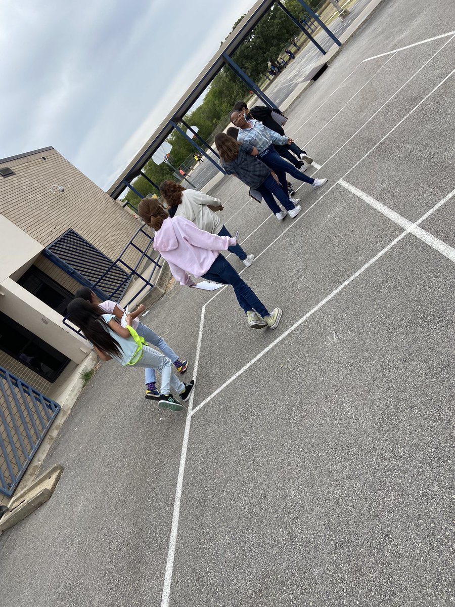 _misstrevino's tweet photo. went on a scavenger hunt around the school looking for different forms of energy🔎🔥🔌☀️🚨🎧 @NISDCarlosCoon @NISDElemScience https://t.co/gdndNjc3gw