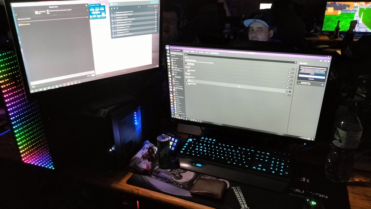 Ckrun1's tweet photo. So die #Lanarama Kann starten #twitch
#live https://t.co/yqdBgX4WYc
