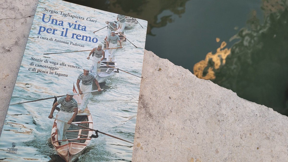 colomb_luca's tweet photo. "Questa nostra città bellissima adesso fa acqua. Ognuno incominci a 'secare' la barca per la sua parte, prima che affondi".
Ciao, "#Ciaci", re dei re del remo, quattordici bandiere rosse in gondolino nella #RegataStorica di #Venezia. https://t.co/J6yA4qneW0
