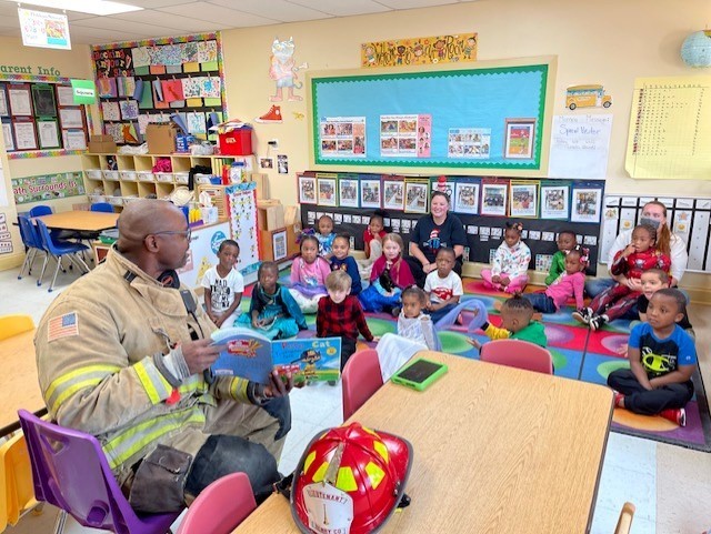 We're celebrating #GAPreKWeek and 30 years of #GAPreK with a special guest reader 👨‍🚒 Our Pre-K students from School 235 in Locust Grove, GA enjoyed a fun treat on behalf of one of our awesome #ChildcareNetwork parents!