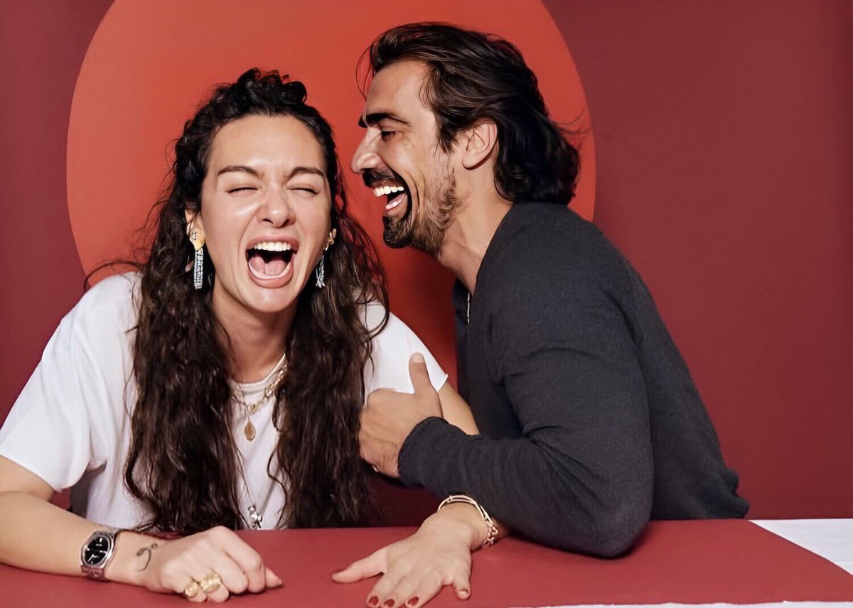 Birceak941's tweet photo. 💛💛💛💛💛

 @BrcAkalay #birceakalay #siyahbeyazaşk #ibrahimcelikkol41 #ibrahimcelikkol #حب_أبيض_أسود #kuşuçusu #kuşuçuşu #NetflixTurkiye #birceakalay https://t.co/p55gDglACw