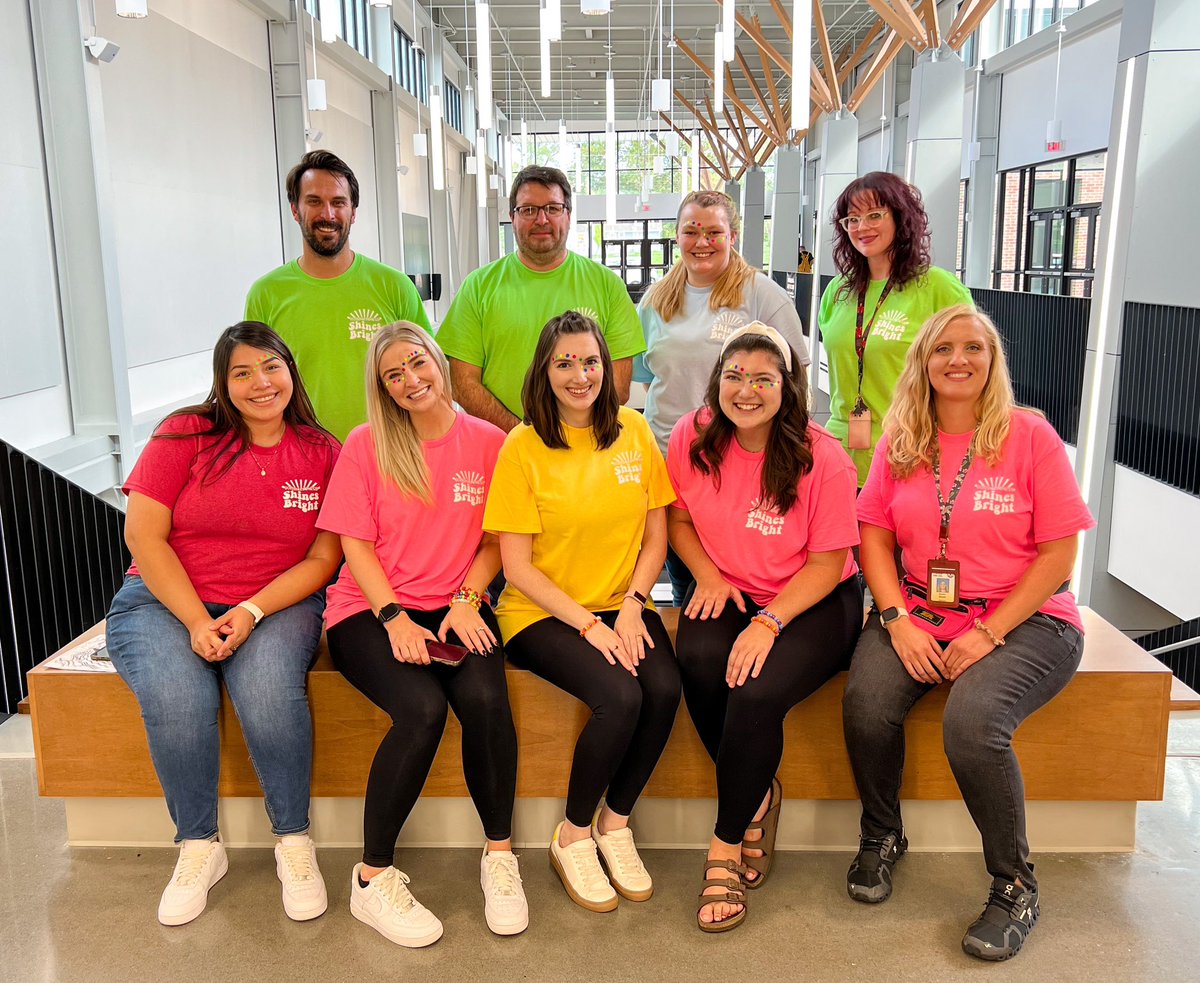 Mrs_Stewart_'s tweet photo. Shining bright with my golden fam! Very thankful for a great day with my team!! 💛 #TMScode #GoldenFamily https://t.co/Qfs6FAmENQ