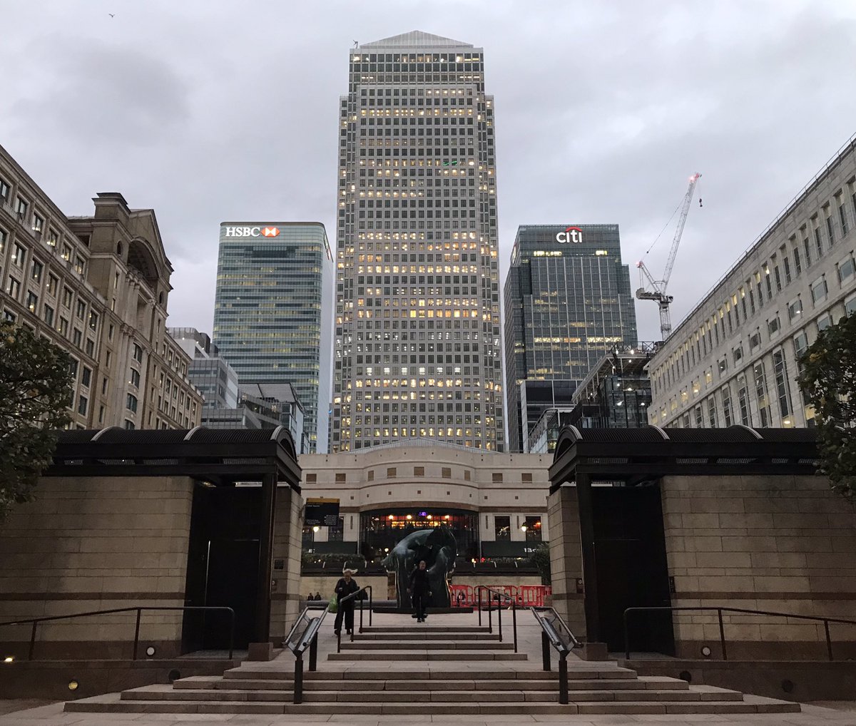 TheStephenShard's tweet photo. Canary Wharf from West India Avenue 🏙 7th October 2022 #London #CanaryWharf #IsleOfDogs #OneCanadaSquare #8CanadaSquare #25CanadaSquare #CabotSquare #LondonPhotography https://t.co/myuncO54bc