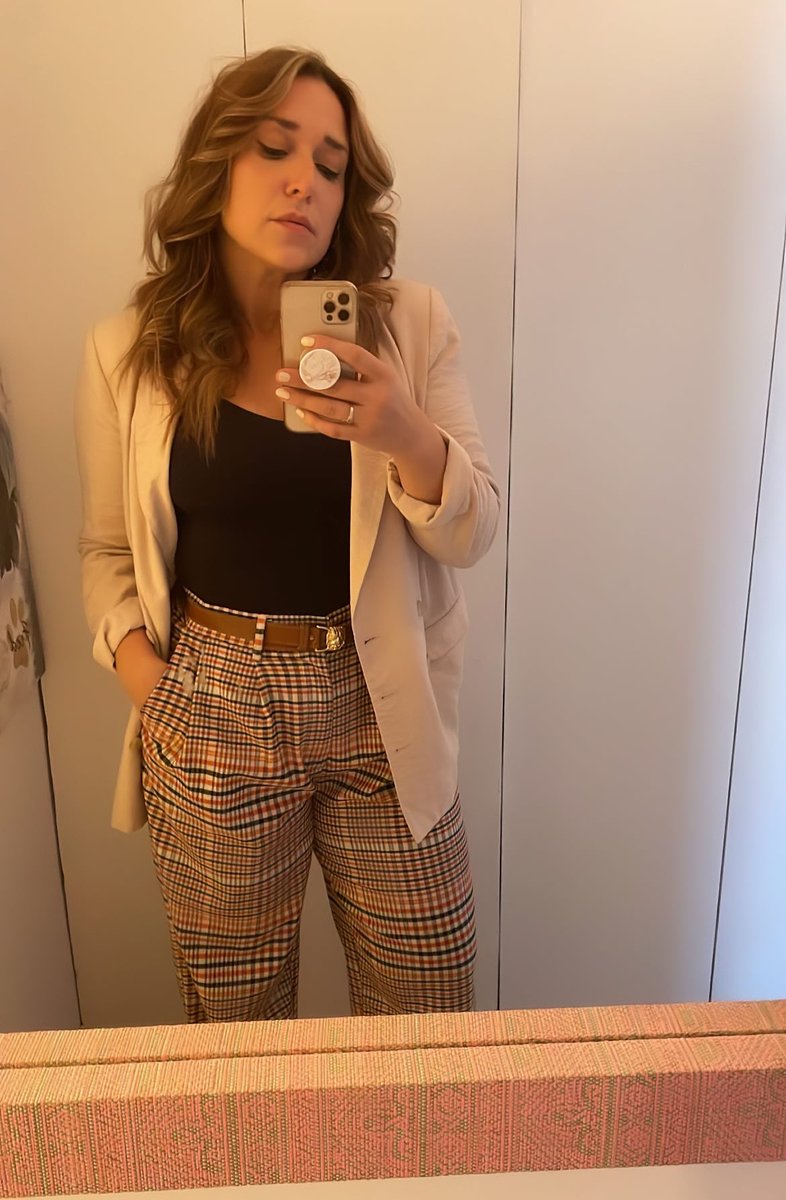 JessicaVosk's tweet photo. It’s giving “she invented apple picking and fireplaces” with no further questions. https://t.co/UP6sUYHjyO