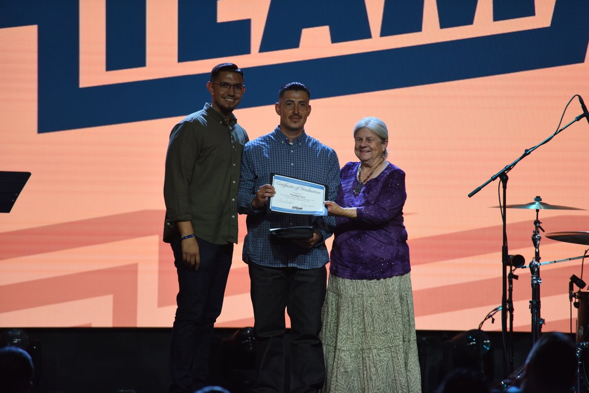 Cityteam's tweet photo. "CityTeam provided all the tools I need for me to be successful and stay sober." ♦️Trinidad, CityTeam San Jose Renew Graduate

Trinidad, we could not be more proud of you!

#OurCityTeam #IgnitingHope #RestoringLives #WeAreCityTeam #Graduate #Renew #SanJose https://t.co/Y8Phua5hQ9