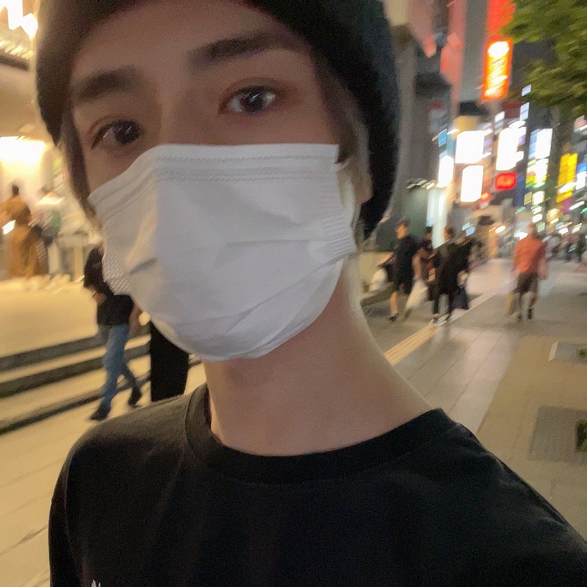 CH0ISART's tweet photo. por ultimo mas não menos importante, o provável gray hair, que eu tambem acho LINDO, e q provavelmente é oq ele está usando agora (o mais provável pq o gato não posta nada desde 9/9) https://t.co/BoHtLgaPxz