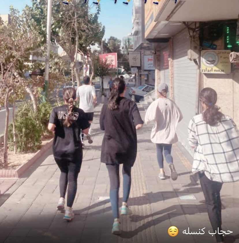 sumofab's tweet image. عكسى كه امروز صبح اونايى كه نگران سلامتشون بودم و خبرى ازشون نداشتم برام از تهران فرستادن. 🤍🤍🤍