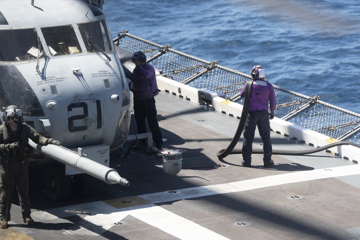 US7thFleet's tweet photo. Sailors and Marines aboard the @USNavy's amphibious assault carrier #USSTripoli conduct flight operations with aircraft assigned to the @USMC's Marine Medium Tiltrotor Squadron #VMM262 while underway in the #PhilippineSea Oct. 4, 2022.

#FreeandOpenIndoPacific #PresenceMatters https://t.co/My88RVQEZD