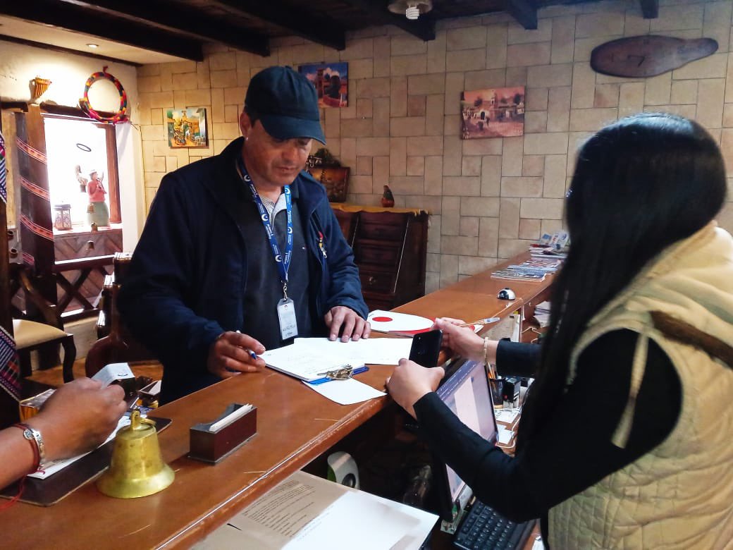 riobamba's tweet photo. La Dirección de #Turismo del @MuniRiobamba conjuntamente con Cuerpo de #Bomberos, @MinturZonal3 Control y Policía Municipal, realizaron operativos de control previo al feriado de octubre a establecimientos de alojamiento con el fin de garantizar la calidad del servicio. https://t.co/3ywH7xELr4