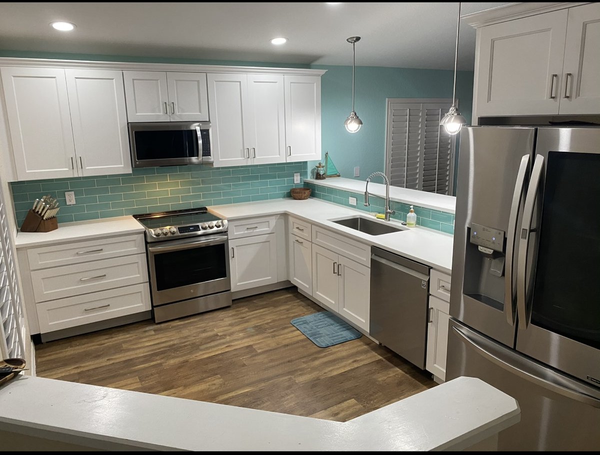JohnsAppliances's tweet photo. Cabinets damaged? We have a huge inventory of in-stock cabinets with shaker-style doors in white &amp; grey. Here are a few of our projects!

✓ Solid wood doors &amp; cabinet boxes
✓ Soft-close drawers
✓ Full-extension drawers w/ dovetail joints
✓ Many sizes &amp; styles available https://t.co/tV4PXvZrW6