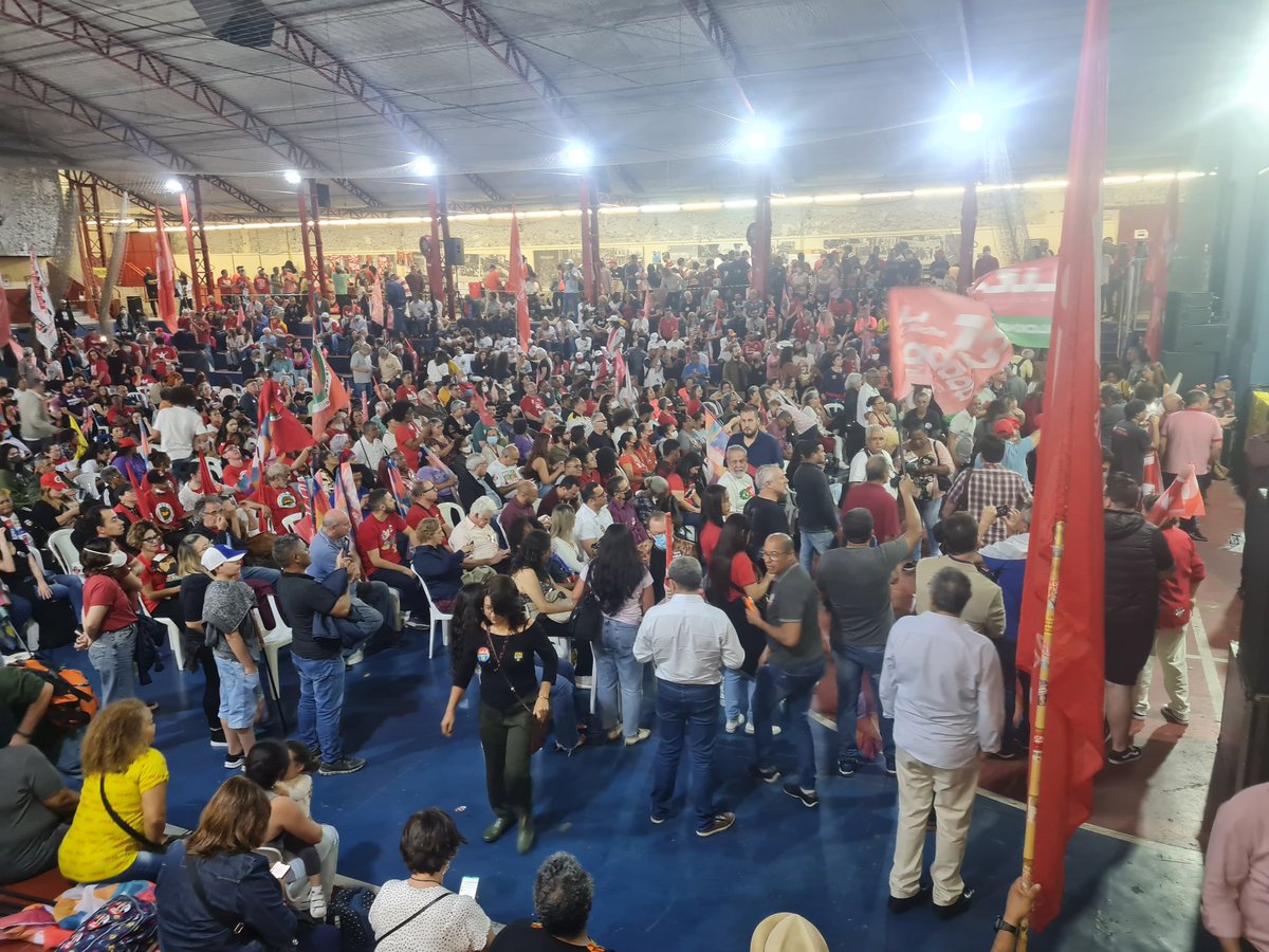 Tá lindo! Plenária  neste momento da militância  com <a href="/Haddad_Fernando/">Fernando Haddad</a>