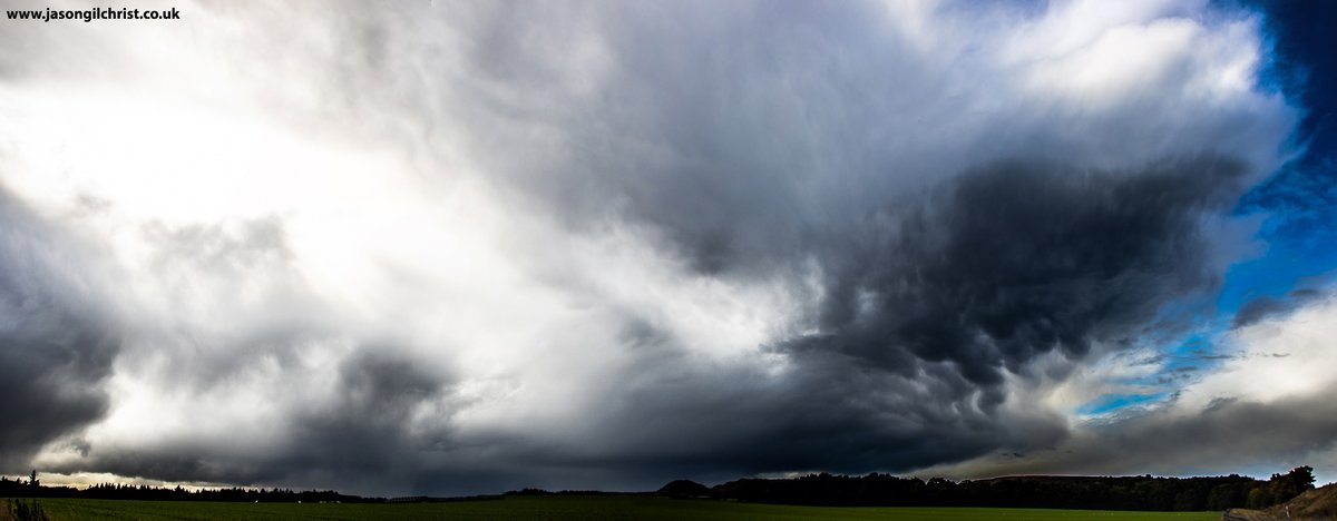 jgilchrist13's tweet image. Interesting weather oot. Massive stormclouds o'er Greedykes Bing/Broxburn Bing👈 &amp;amp; Niddry Bing/Winchburgh Bing👉, West Lothian, Scotland. #ShaleBings #StormHour #ThePhotoHour #PanoPhotos #panorama #landscape #cloudscape #WeatherPhotography #WestLothian #Scotland #ScotlandIsNow