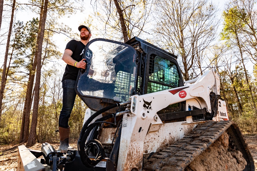 Studio_46_'s tweet photo. Happy #nationalmanufacturingday to all of our clients who bring the big iron, high tech and horsepower to every shoot. 💪 

#mfgday22
@bobcatcompany
@CrystalSugarCo 
@MF_EAME https://t.co/ydvGop9xN6