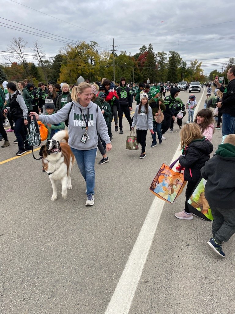 Daisy had a blast in the HoCo parade 🐾💗#Novi4All