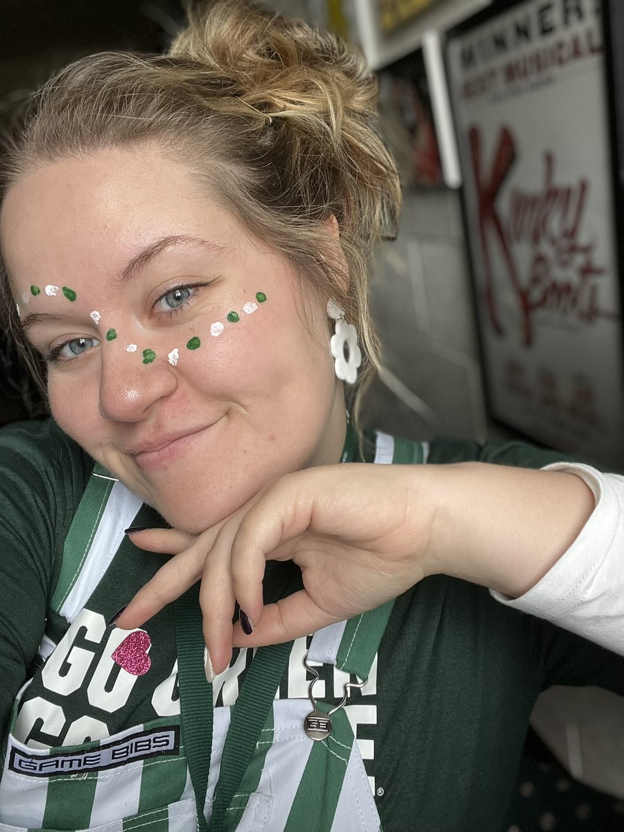 MissMillerOHS's tweet photo. Go green! Go white! #hocoready #ohsrocks #homecoming2022 https://t.co/qwbEM4WEhO