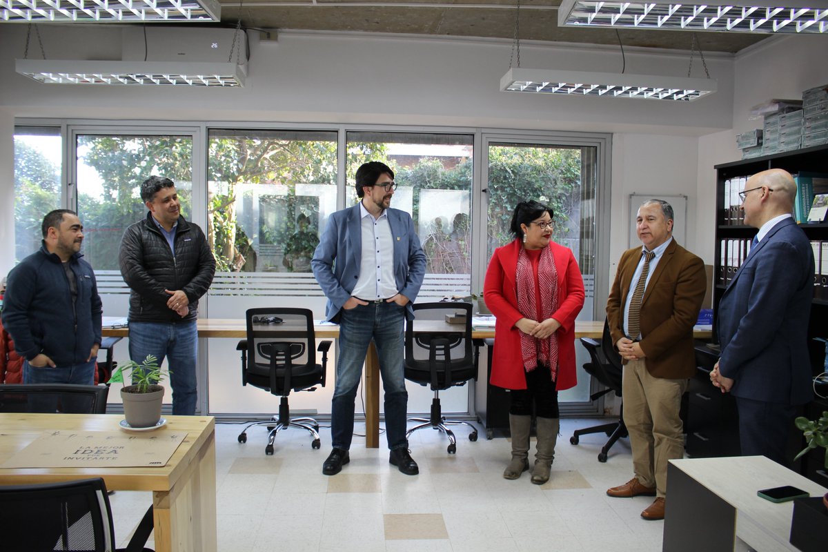 faceauach's tweet photo. Hoy el decano @egonelier y su equipo, recibieron a @DPRLosRios Paola Peña, con quien se establecieron acuerdos de trabajo colaborativo. También y visitaron el Programa Austral Patagonia, donde compartieron con el Dir. de Medioambiente, Cambio Climático y Océanos de @Minrel_Chile. https://t.co/USeyGWEj5V