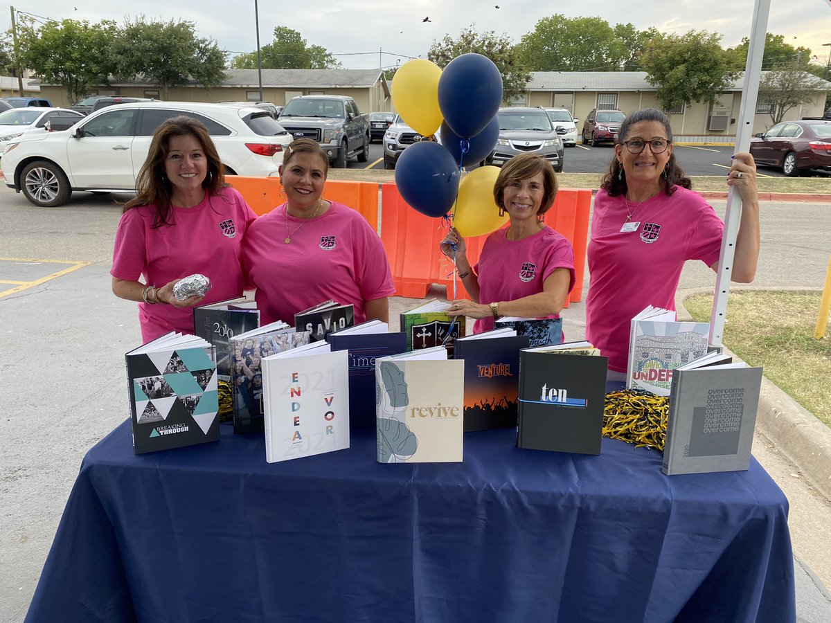 SavioPrincipal's tweet photo. Homecoming 2022. Alumni Tailgate.   #EagleFootball  #EagleCheer #EagleBand #SavioStudenSection #HomeIsHere #SavioSpirit https://t.co/j3KYtuDFpq