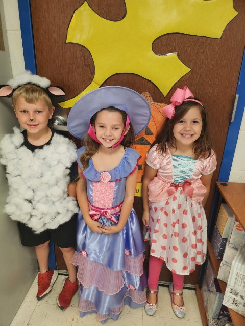 TweetDCS_LPS's tweet photo. It’s always a good time for Nursery rhymes! #NurseryRhymeDay #TeamDCS #LPSRocks #KindergartenFun https://t.co/sXzxJZYwIb