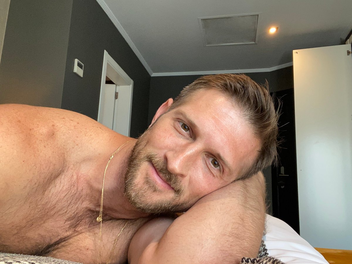 Paulwagnerxxxx's tweet photo. POV of you waking up next to me 😘 https://t.co/EShpiWqta9