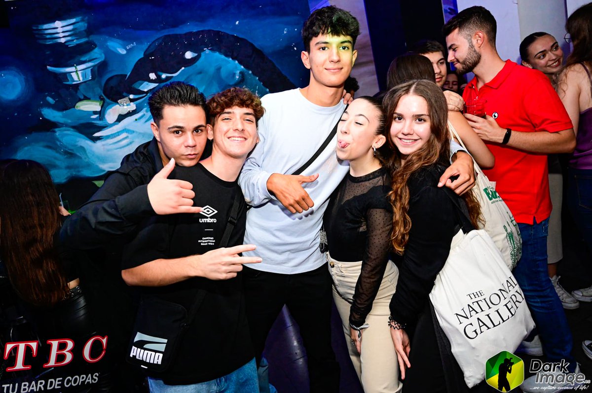 Sientiéndonos en el Kronen <a href="/Belenbm16/">Belenbm_16</a> <a href="/msanzcobo/">María Sanz 🌙</a> <a href="/JuanDiegoBotto/">Juan Diego Botto</a>