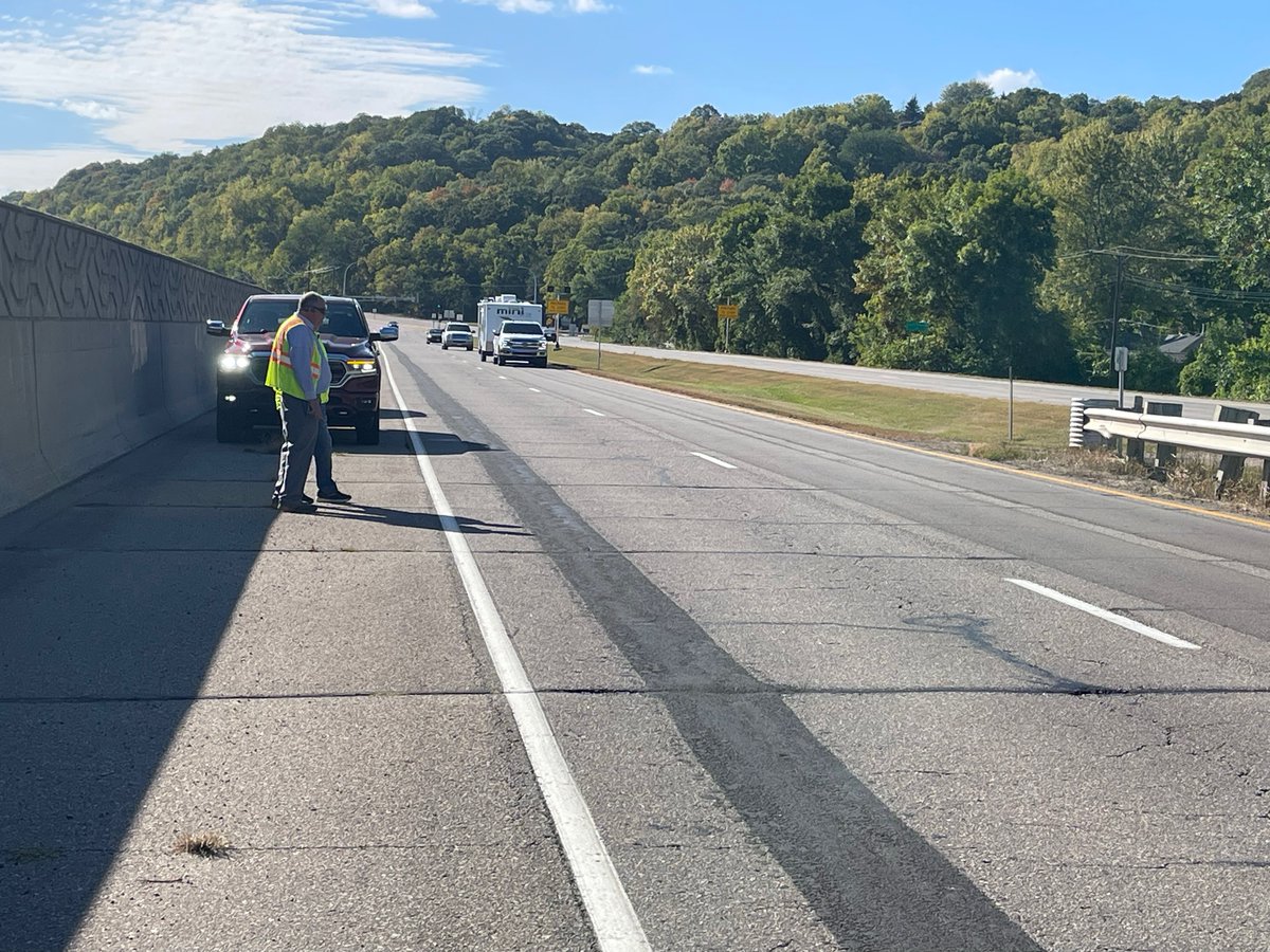 maxprodinc's tweet photo. #asphalt pavement rut repair north of Mankato, MN holding up after 1 1/12 years, courtesy of #MaxwellProducts GAP-Patch 531. #FeatureFriday #Friyay #TGIF #pavementmaintenance #pavementpreservation #pavementpreservationproducts #GAPPatch https://t.co/PRox2hqAkH