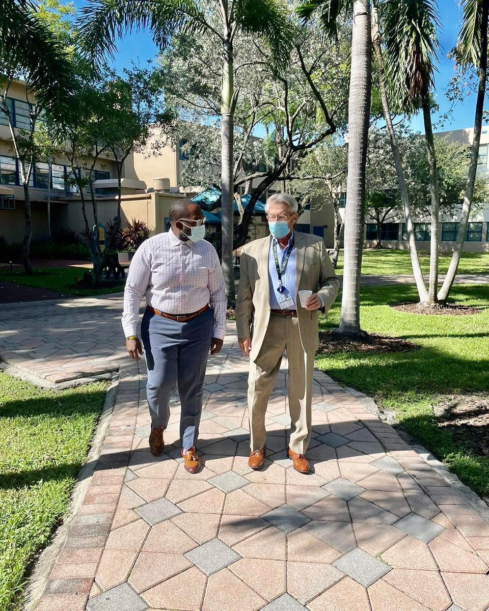 DadeDelegation's tweet photo. Senator Shevrin Jones visited the Miami Jewish Health Center and met with staff &amp; residents in the district. 

#Senatorshevrinjones #dadedelegation #tour #jewishcommunitycenter https://t.co/UJybMH9CIT