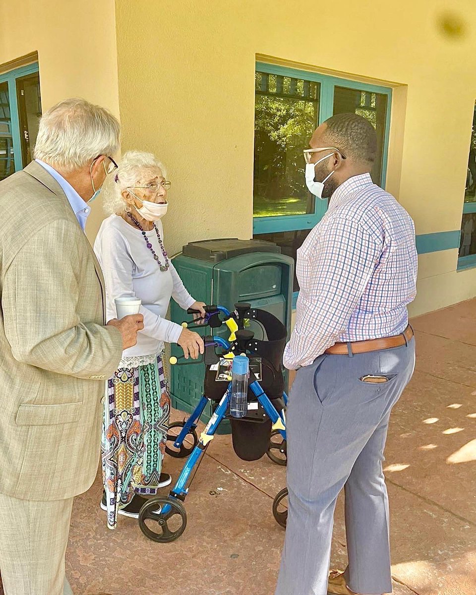 DadeDelegation's tweet photo. Senator Shevrin Jones visited the Miami Jewish Health Center and met with staff &amp; residents in the district. 

#Senatorshevrinjones #dadedelegation #tour #jewishcommunitycenter https://t.co/UJybMH9CIT