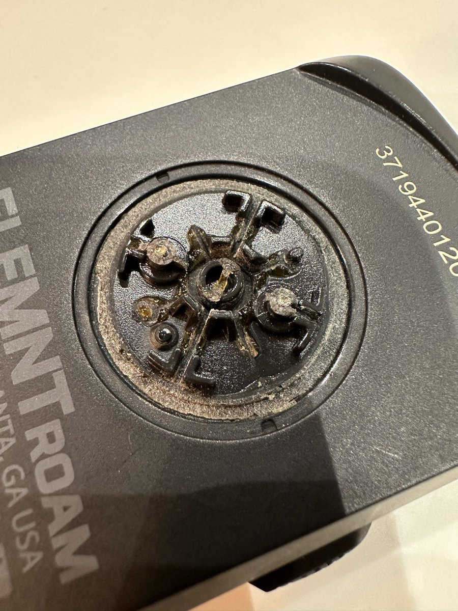 leemurrell's tweet photo. @wahoofitness @wahooSYSTM HELP! actually can’t believe this just happened prepping for morning ride!  This shouldn’t happen, so weak and I presume you have a protocol for replacement. Incredibly happy with my Wahoo KickR, SYSTM subscription etc… what now? #WahooElemntRoam https://t.co/y4K4v4TsYA
