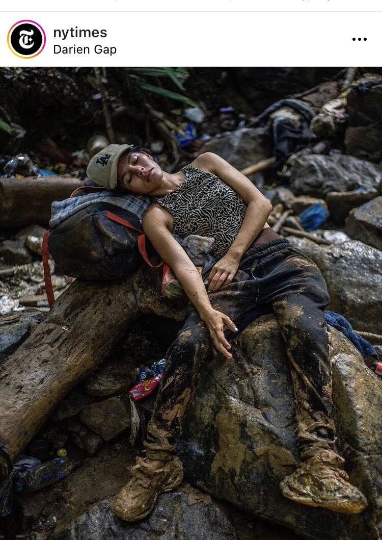 MaryCVieira's tweet photo. Un registro del @nytimes en el Darién. Las imágenes de @julieturkewitz son demoledoras. Venezolanos huyendo 💔 https://t.co/LDQhaAenEE