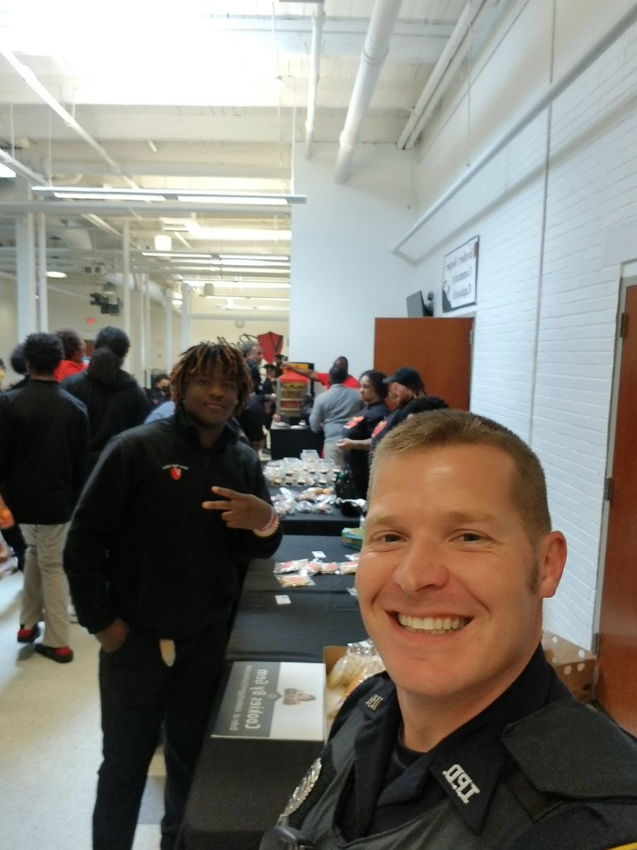 Glad we were able to stop by Vertus High School's fundraiser for Willow Domestic Violence Center. It was great to have a chance to chat with the students there as well. <a href="/willowcenterny/">Willow Domestic Violence Center</a> <a href="/HighVertus/">Vertus High School</a> 
#Support #vertushighschool #community #partnership #willow #leaders